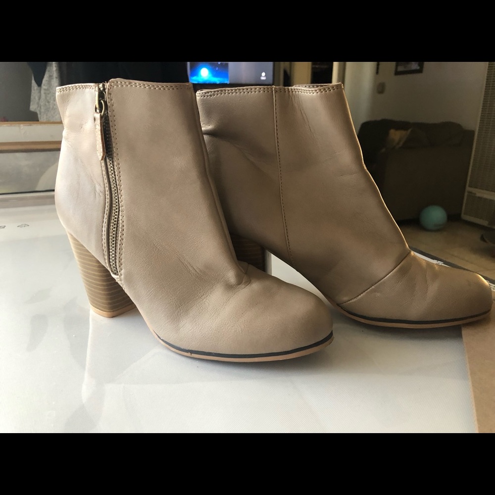 Boots - Picture 2 of 8